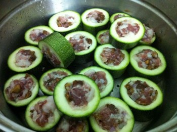 ” Bật mí” công thức nấu bí ngòi dồi thịt, cả nhà “mê tít”