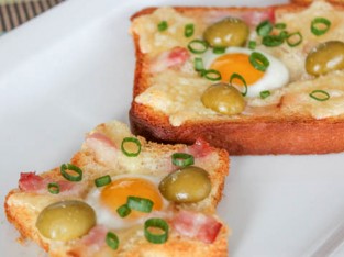 15 phút chuẩn bị sandwich nướng trứng cút cho bữa sáng