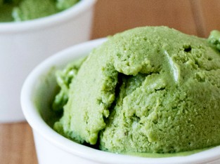 3 bước để làm kem trà xanh chuối ngon tuyệt cú mèo