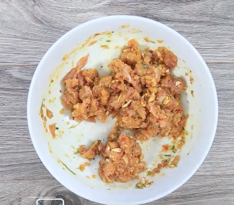 Ăn mãi không muốn dừng với món tôm cuộn mì chiên giòn cực độc đáo