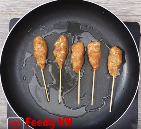 Ăn mãi không muốn dừng với món tôm cuộn mì chiên giòn cực độc đáo