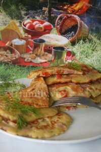 Ăn sáng với bánh rán nhân dăm bông kiểu Nga