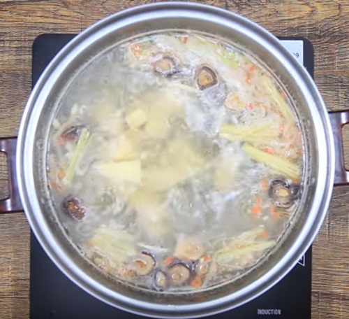 Ăn vặt cực đã với món nui chiên bơ ngọt thơm nức, ngon khó chối từ