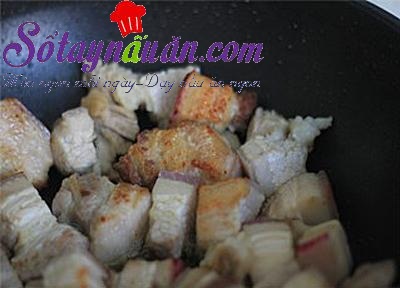 Ba chỉ kho khoai sọ