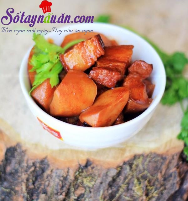 Ba chỉ kho khoai sọ