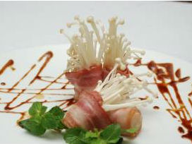 Ba rọi cuộn nấm