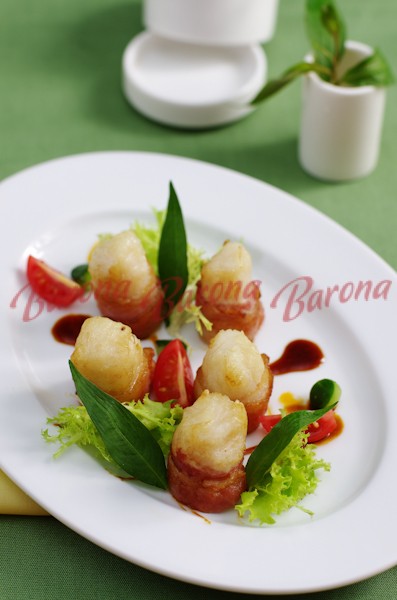 Ba rọi xông khói cuộn cá sốt ngũ vị