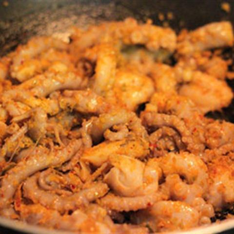 Cách làm bạch tuộc xào sả ớt