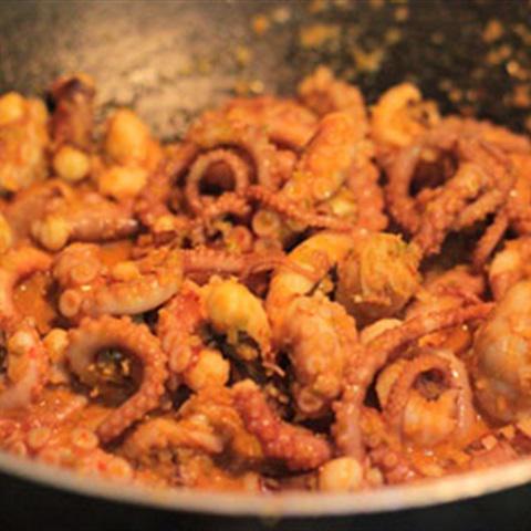 Cách làm bạch tuộc xào sả ớt