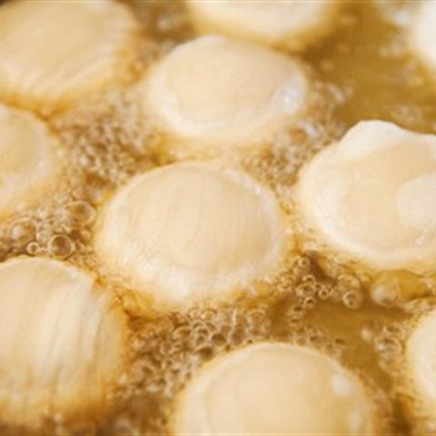 Cách làm bánh bao chiên nhân lạp xưởng