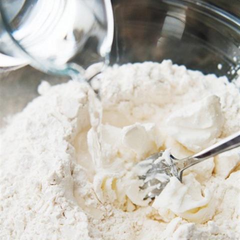 Cách làm bánh bao chiên nhân lạp xưởng