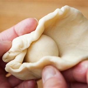 Cách làm bánh bao chiên nhân lạp xưởng