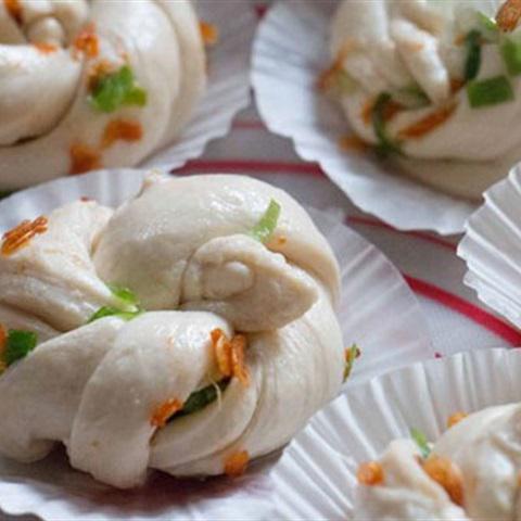 Cách làm bánh bao hấp hành ruốc tôm