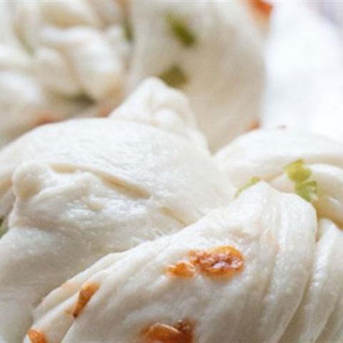 Cách làm bánh bao hấp hành ruốc tôm