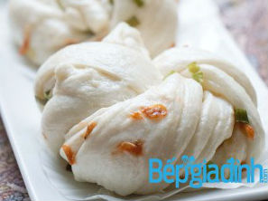 Bánh bao hấp hành và ruốc tôm