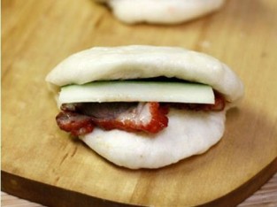Bánh bao hấp kẹp thịt xá xíu