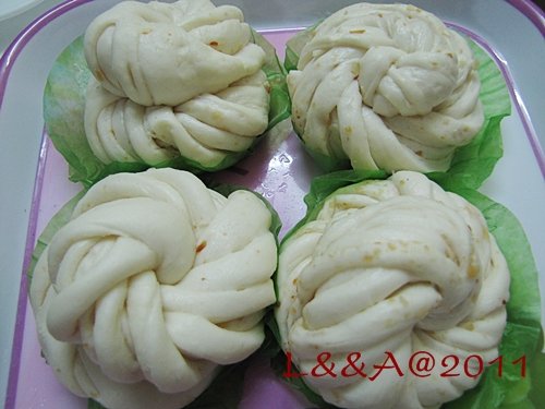 Bánh bao hạt lanh, sữa cuộn hình hoa
