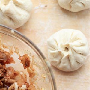 Cách làm bánh bao nhân thịt nướng BBQ