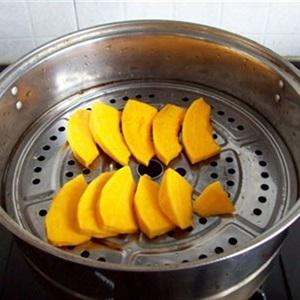 Cách làm bánh bí đỏ chiên giòn