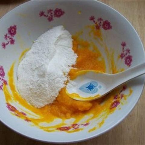 Cách làm bánh bí đỏ chiên giòn