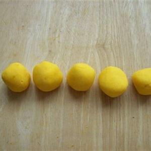 Cách làm bánh bí đỏ chiên giòn