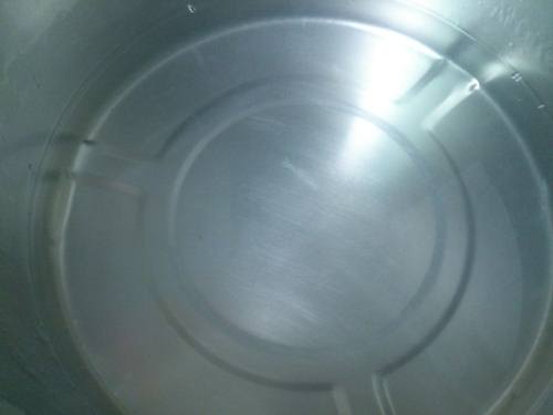 Bánh bí đỏ cuộn bột quế vàng ươm bắt mắt