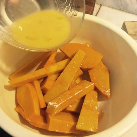 Cách làm bánh bí đỏ mặn chiên xù