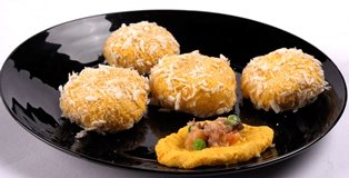 Bánh bí đỏ tôm thịt