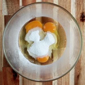 Cách làm bánh bông lan bằng nồi cơm điện