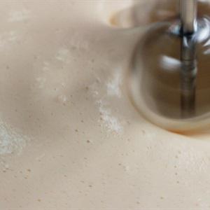 Cách làm bánh bông lan bằng nồi cơm điện