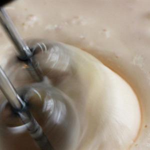 Cách làm bánh bông lan bằng nồi cơm điện