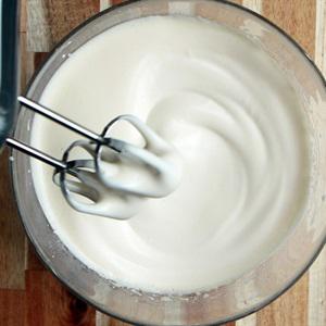 Cách làm bánh bông lan bằng nồi cơm điện