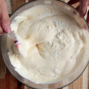 Cách làm bánh bông lan bằng nồi cơm điện