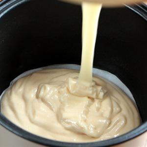 Cách làm bánh bông lan bằng nồi cơm điện