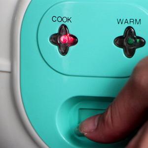 Cách làm bánh bông lan bằng nồi cơm điện