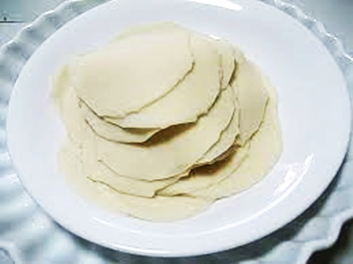 Bánh bông lan bí ngô cuộn kem phô mai hấp dẫn