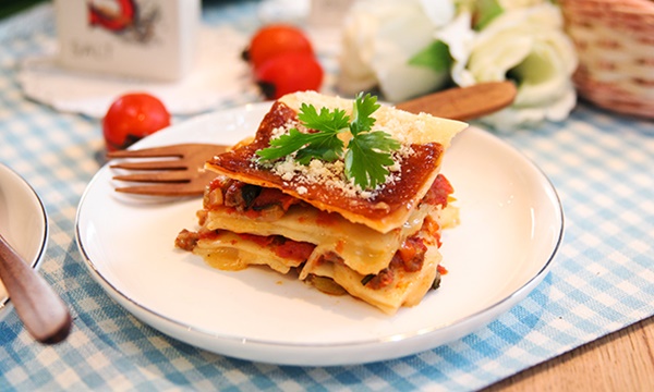 Bánh bông lan bí ngô cuộn kem phô mai hấp dẫn