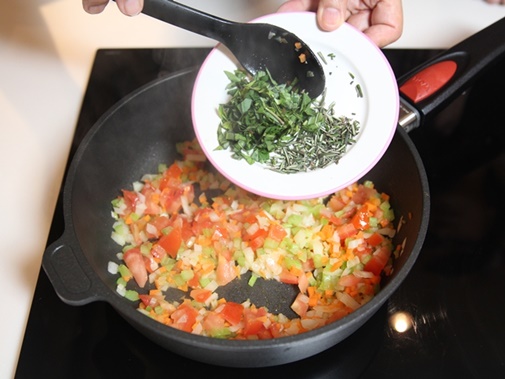 Bánh bông lan bí ngô cuộn kem phô mai hấp dẫn