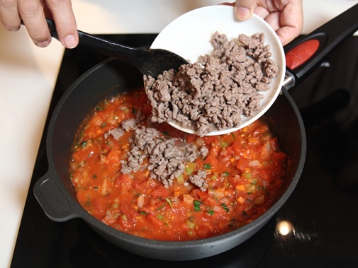 Bánh bông lan bí ngô cuộn kem phô mai hấp dẫn