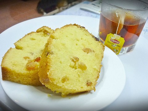 Bánh bông lan bơ nho khô