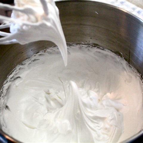 Cách làm bánh bông lan chà bông trứng muối