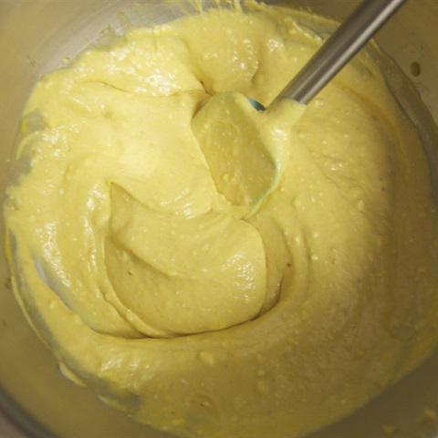 Cách làm bánh bông lan chà bông trứng muối