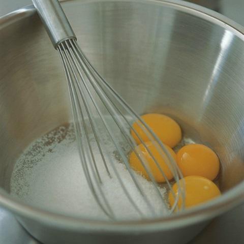 Cách làm bánh bông lan cuộn