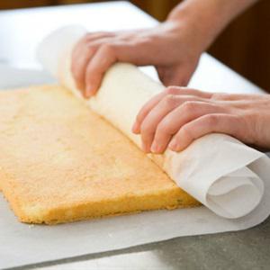 Cách làm bánh bông lan cuộn