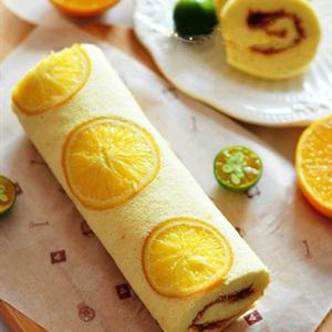 Cách làm bánh bông lan cuộn cam xốp mềm