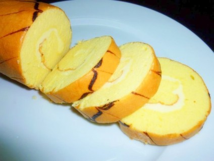 Bánh bông lan cuộn kem