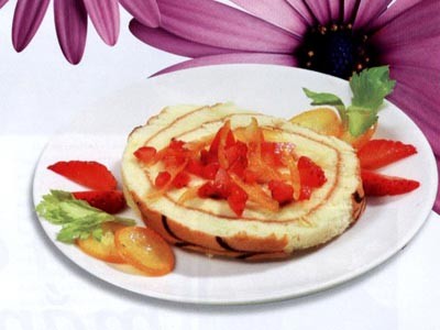 Bánh bông lan cuốn mứt trái cây