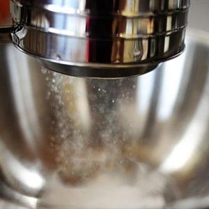 Cách làm bánh bông lan dâu