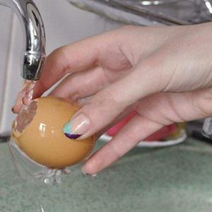 Cách làm bánh bông lan hình quả trứng