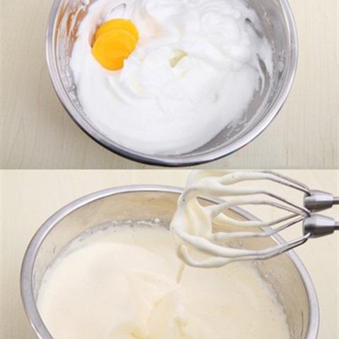 Cách làm bánh bông lan nhân táo